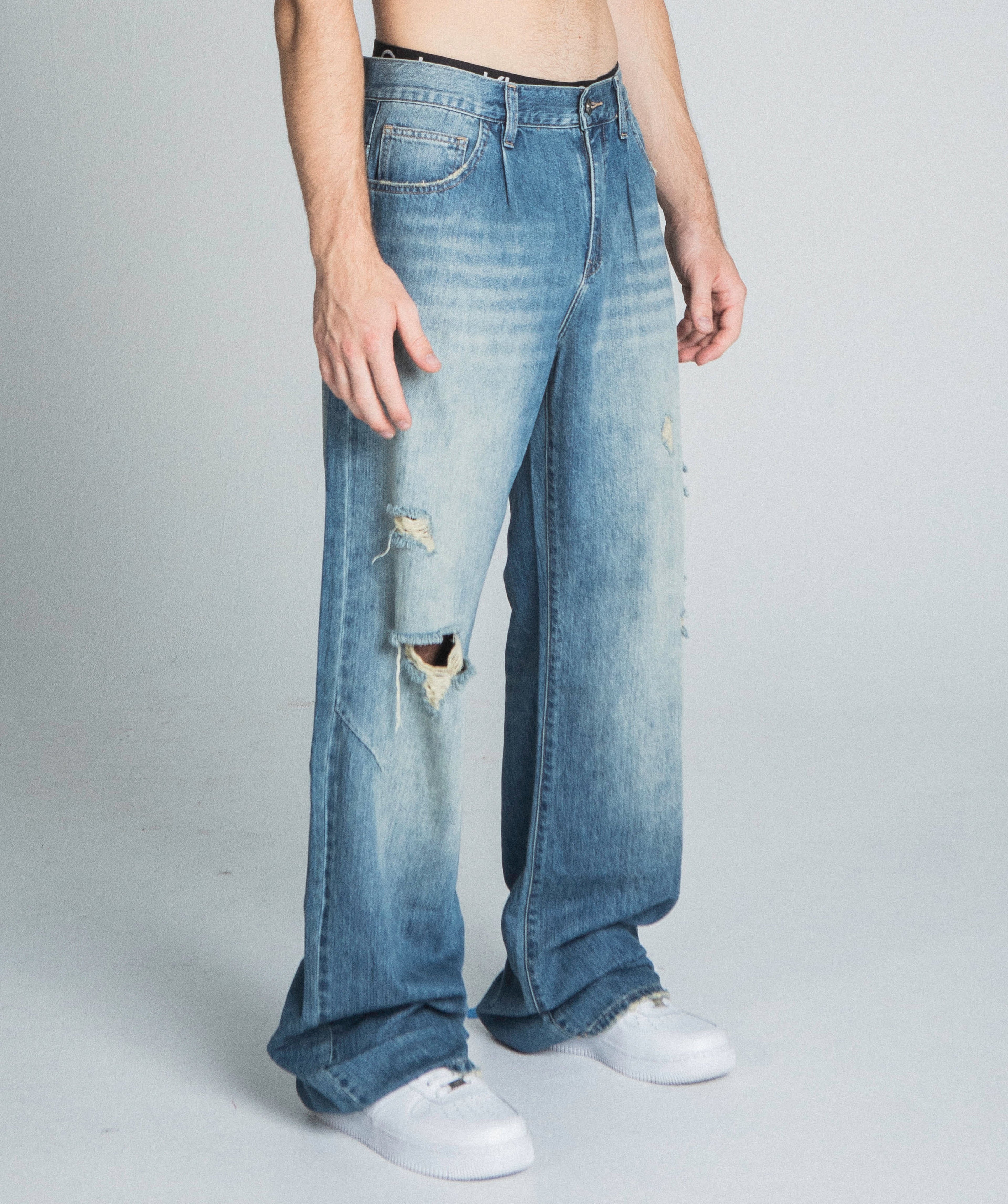 AJ09-3 CLASSIC BLUE LIGHTLY DISTRESSED BAGGY JEANS