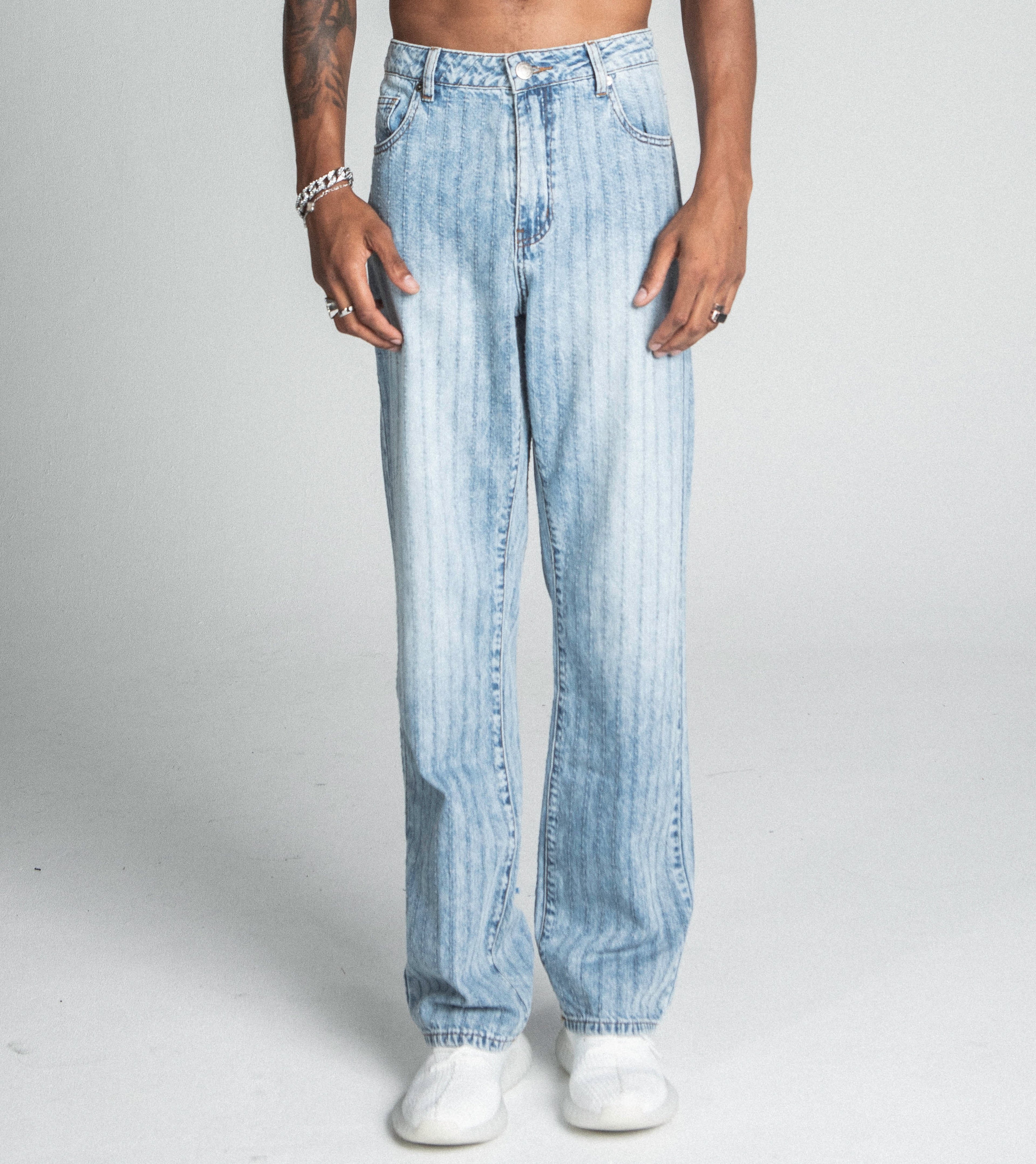 AJ01L-2 CLASSIC BLUE THREAD LINE LOOSE JEANS