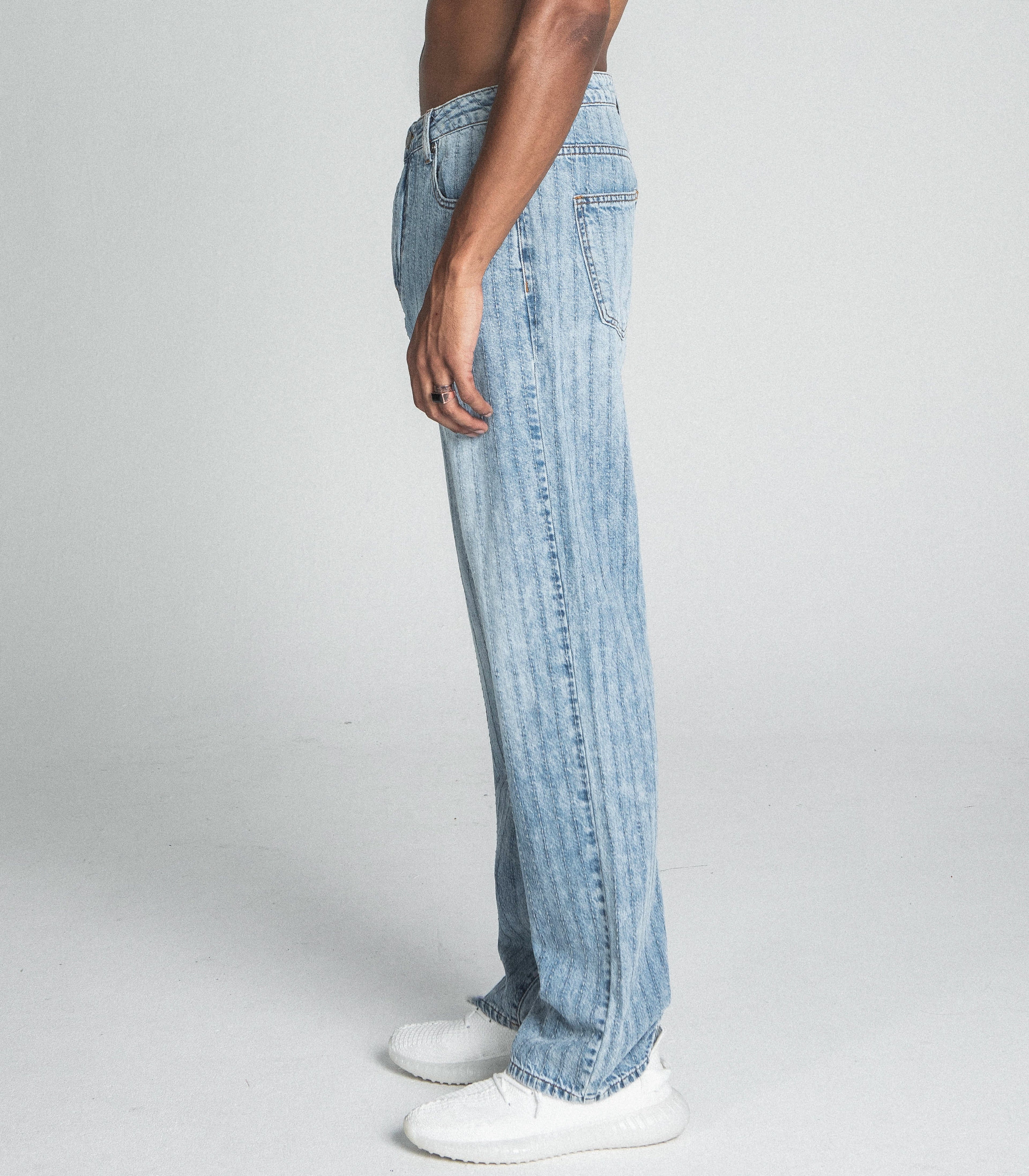 AJ01L-2 CLASSIC BLUE THREAD LINE LOOSE JEANS