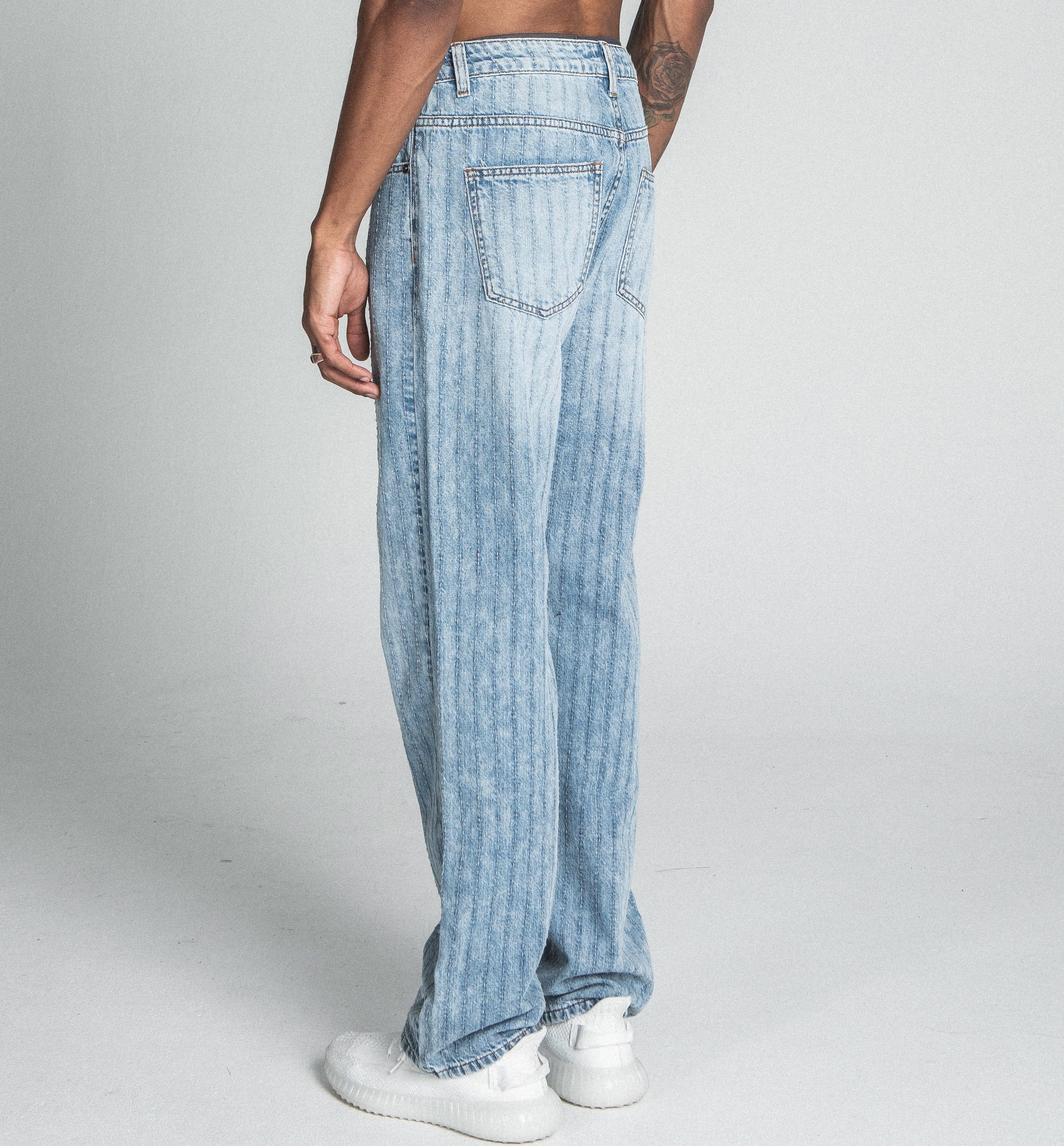 AJ01L-2 CLASSIC BLUE THREAD LINE LOOSE JEANS